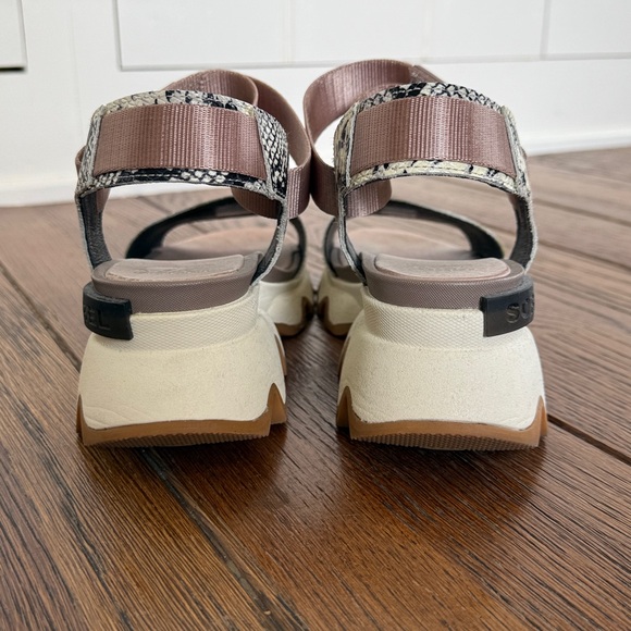 Sorel kinetic impact sandals size 9 - Picture 4 of 5
